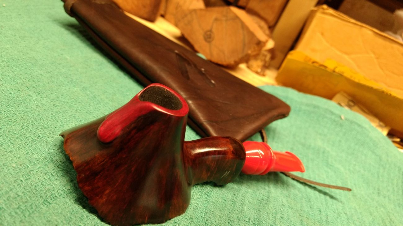 Briar pipe natural wood grain